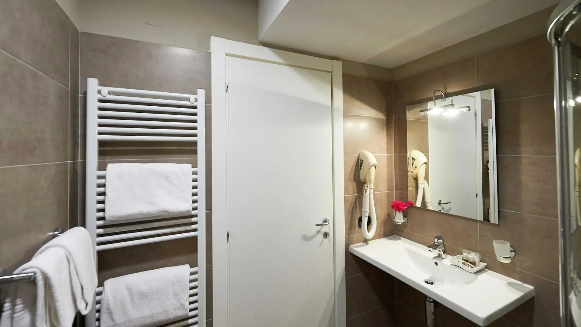 Hotel Corallo Imperia 3*,  Italy