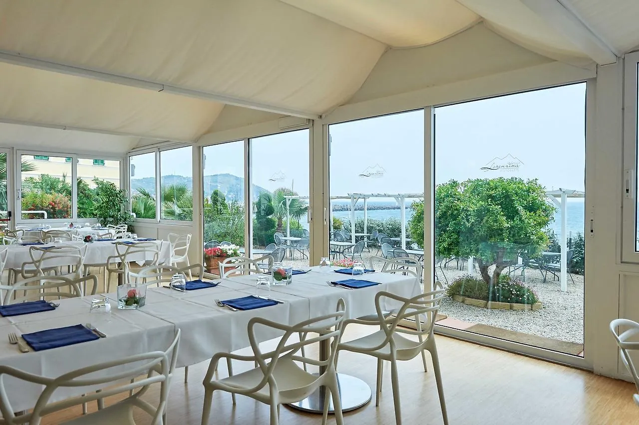 Hotel Corallo Imperia 3*,