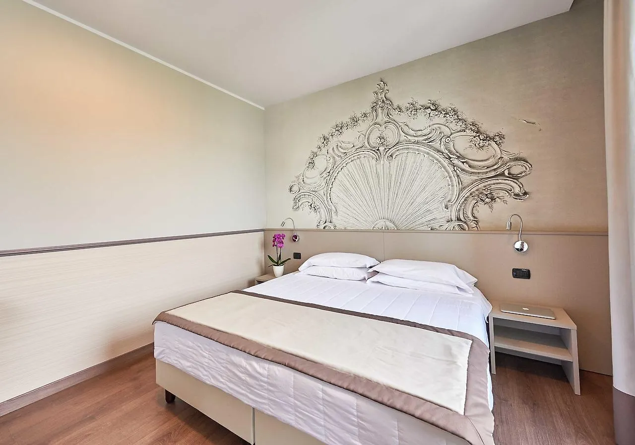 ***  Hotel Corallo Империя Италия