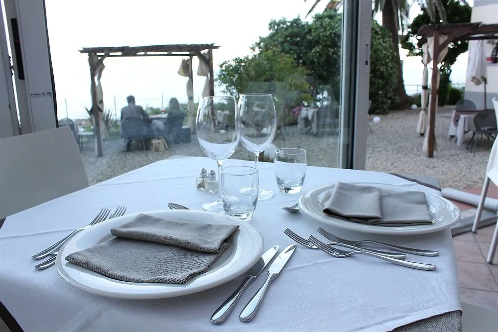 Hotel Corallo Imperia 3*,  İtalya